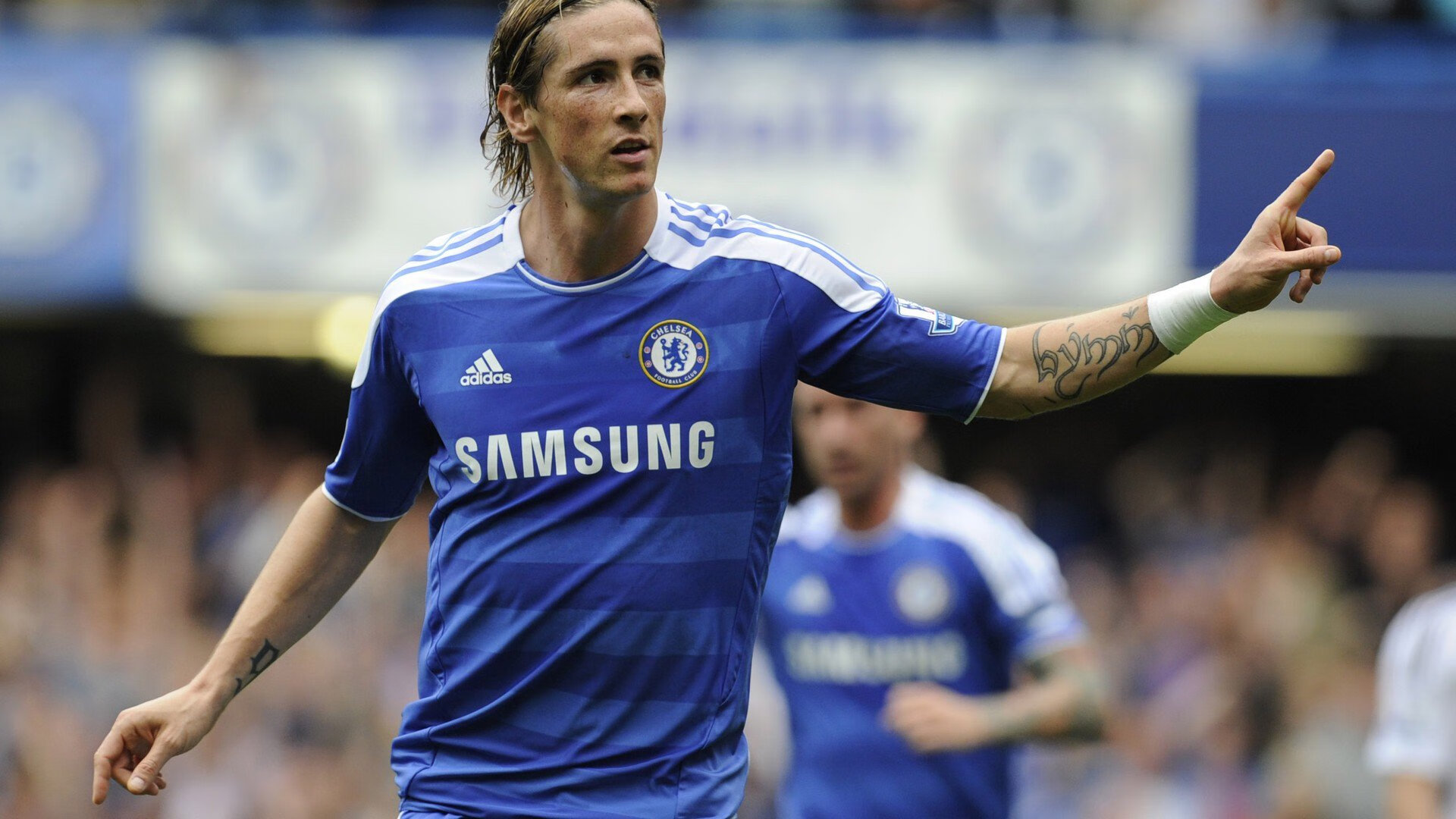 队伍实力强弱对比，比赛场面扣人心弦，队伍强不强