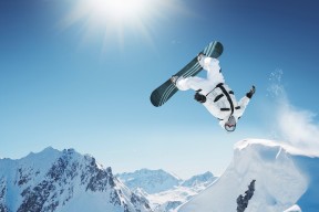 开云体育登入-_滑雪赛场上的速度与激情：冬季运动会回顾_，冬运会滑雪运动员