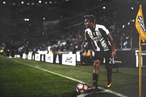 火热对决：东、西部强队激烈碰撞，热火队东部冠军