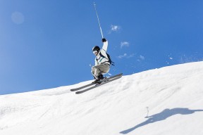 开云综合服务-中国足球协会宣布改革措施，振兴联赛生态，中国足球协会调整改革方案